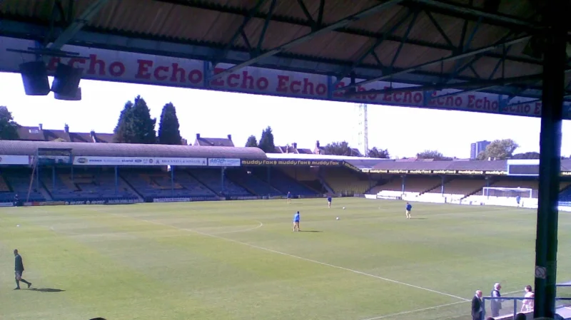 Roots Hall, arhivski kadar tribina; ne prikazuje novi muzej.